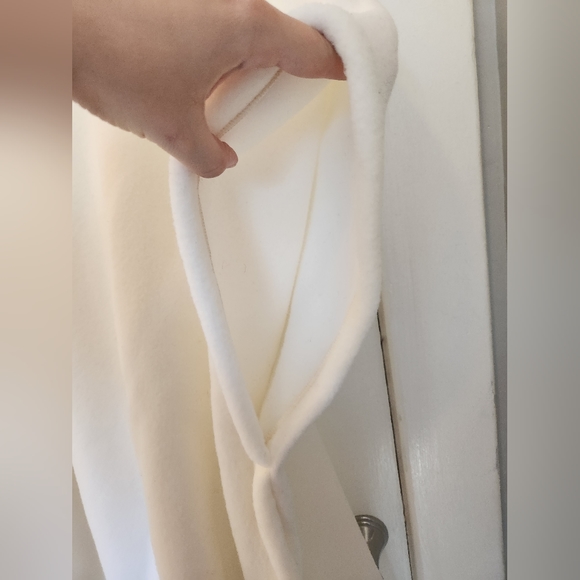 🤍80's White Shawl/Cape🤍 - Picture 2 of 3